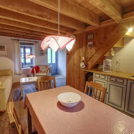 Les Trois Noyers Holiday home *